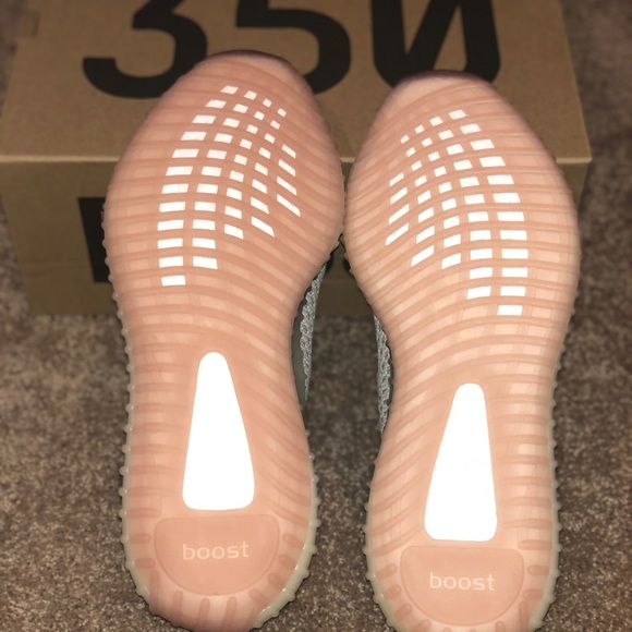Yeezy Boost 350 V2 Citrin - Picture 5 of 8